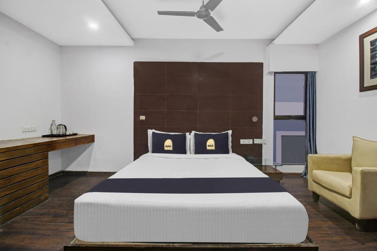 Townhouse Oak The Margi Hotel Near Yosufguda Metro Station Хидерабад Екстериор снимка