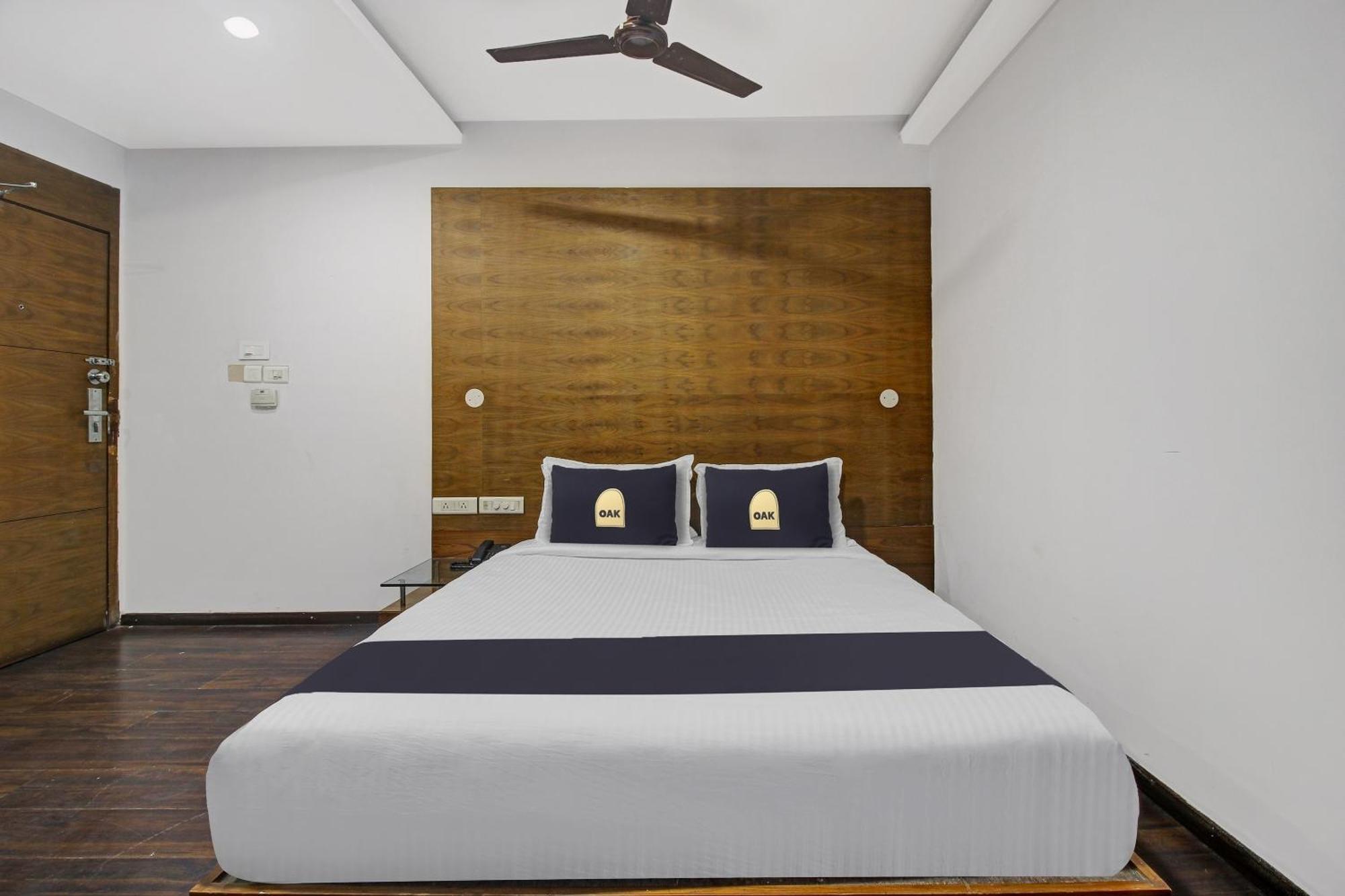 Townhouse Oak The Margi Hotel Near Yosufguda Metro Station Хидерабад Екстериор снимка