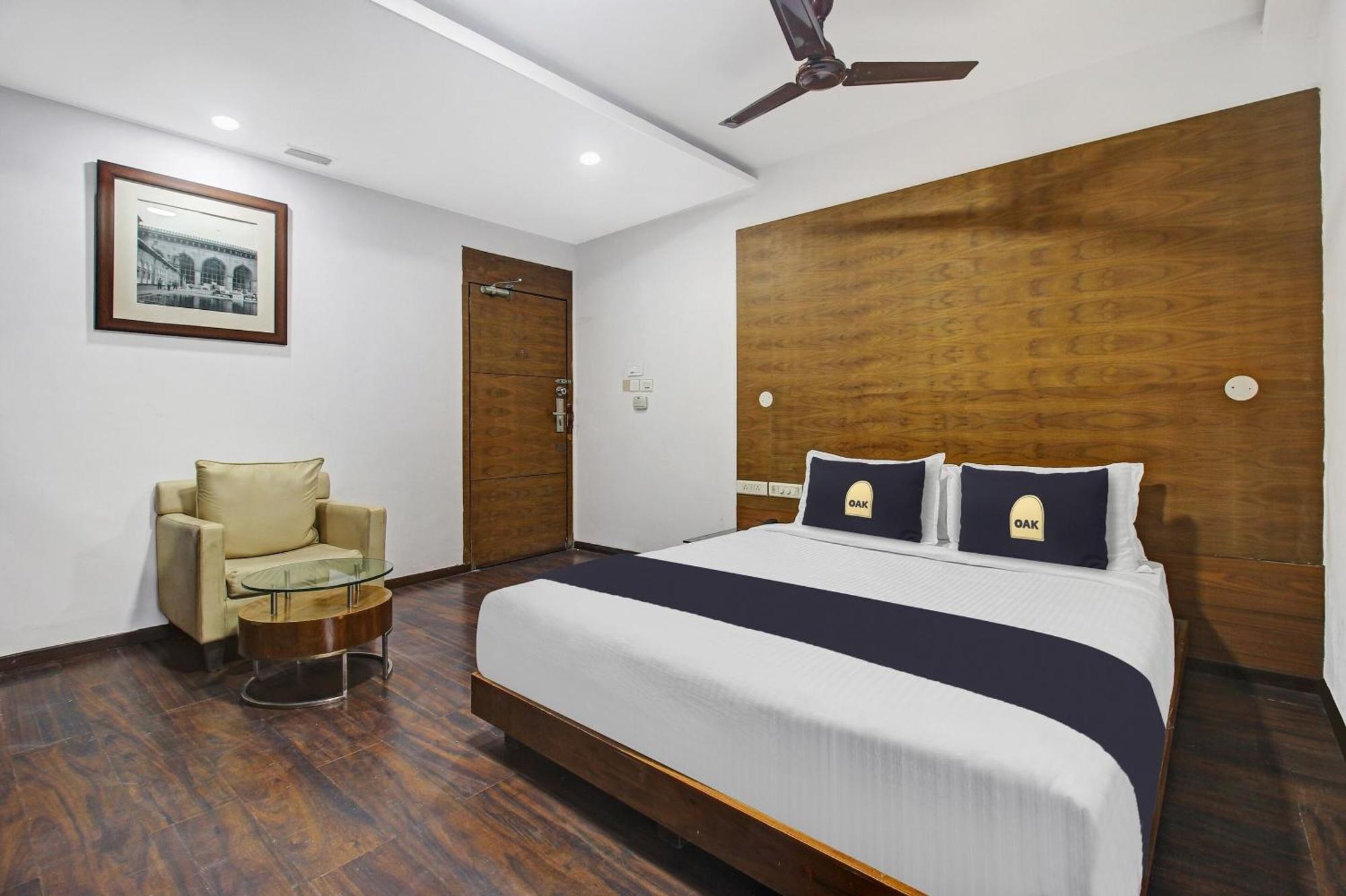 Townhouse Oak The Margi Hotel Near Yosufguda Metro Station Хидерабад Екстериор снимка
