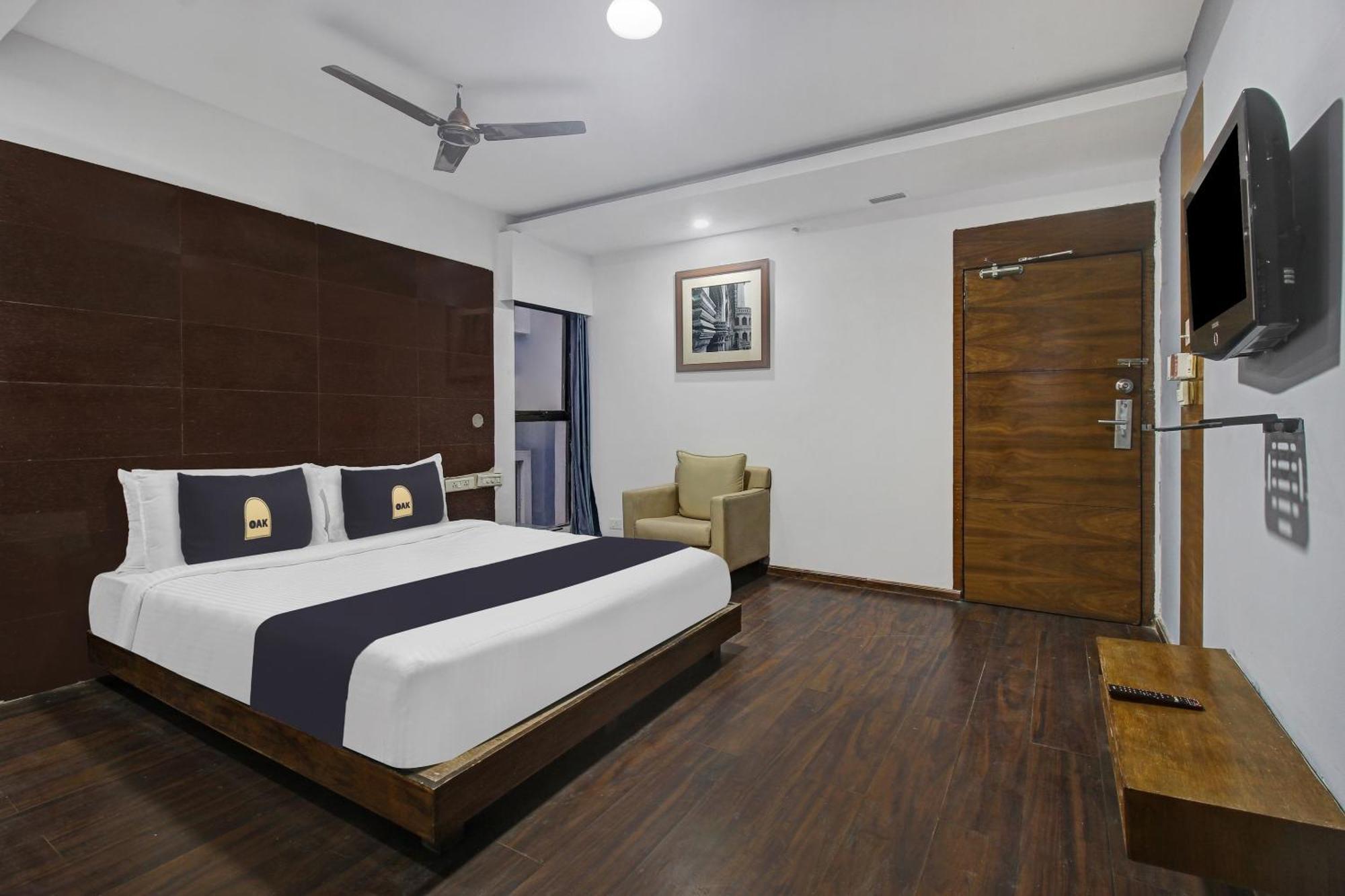 Townhouse Oak The Margi Hotel Near Yosufguda Metro Station Хидерабад Екстериор снимка