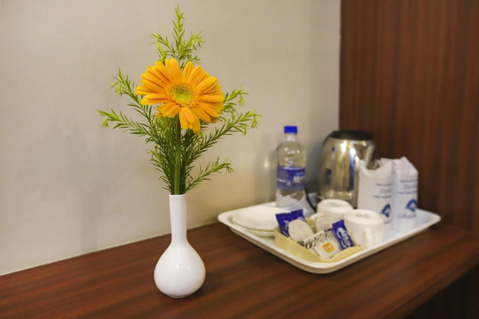 Townhouse Oak The Margi Hotel Near Yosufguda Metro Station Хидерабад Екстериор снимка