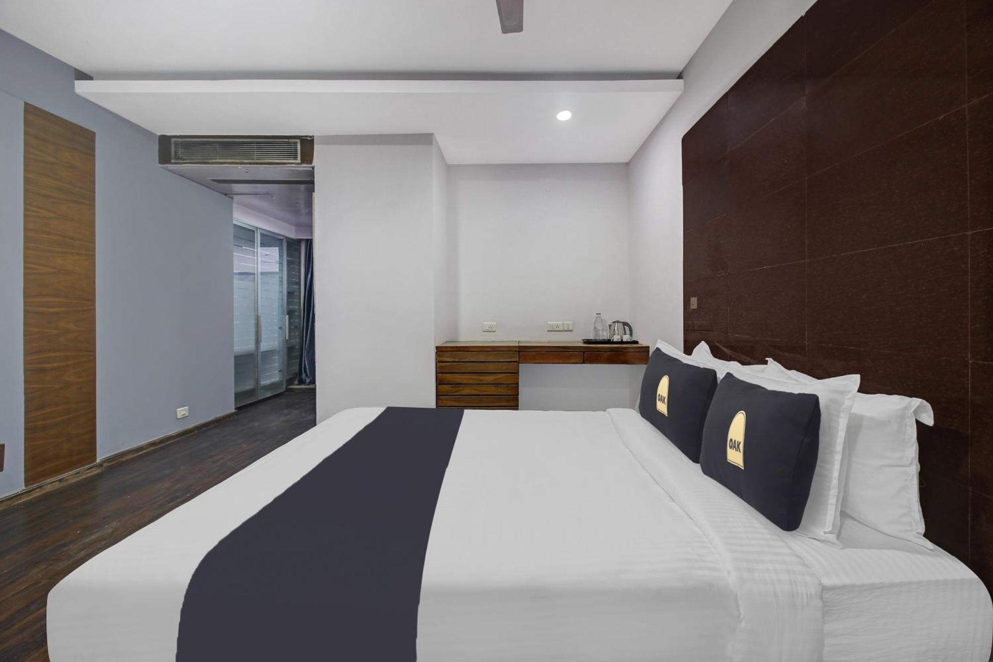 Townhouse Oak The Margi Hotel Near Yosufguda Metro Station Хидерабад Екстериор снимка