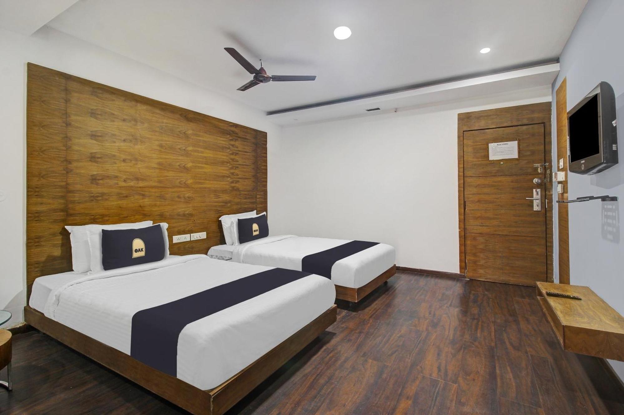 Townhouse Oak The Margi Hotel Near Yosufguda Metro Station Хидерабад Екстериор снимка
