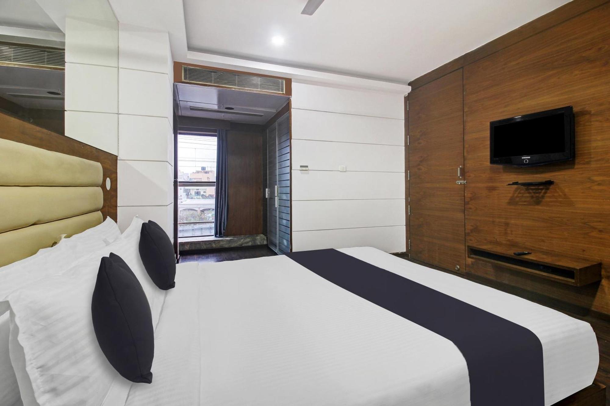 Townhouse Oak The Margi Hotel Near Yosufguda Metro Station Хидерабад Екстериор снимка