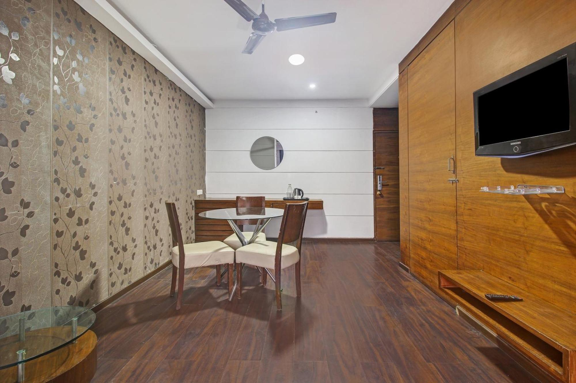 Townhouse Oak The Margi Hotel Near Yosufguda Metro Station Хидерабад Екстериор снимка