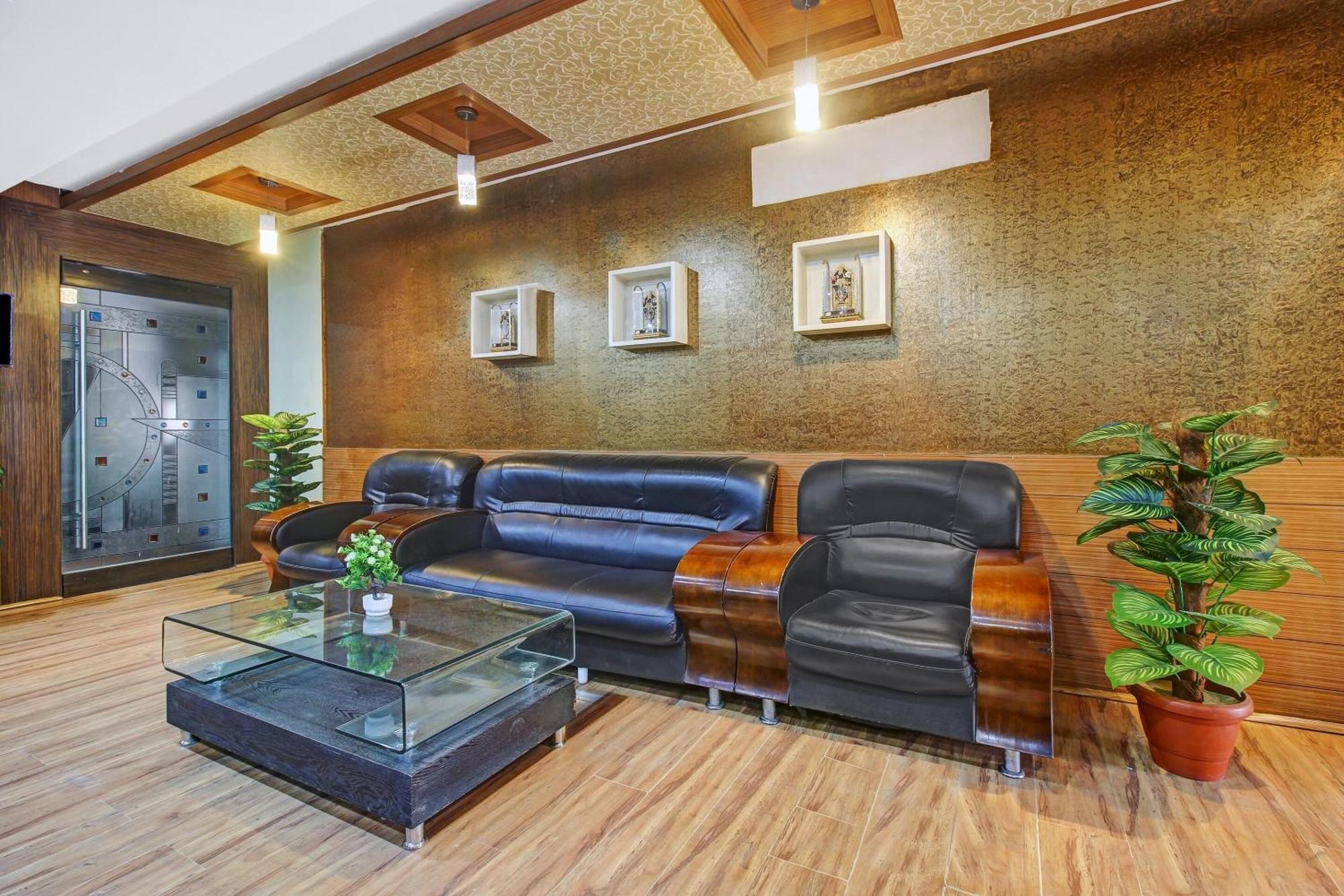 Townhouse Oak The Margi Hotel Near Yosufguda Metro Station Хидерабад Екстериор снимка